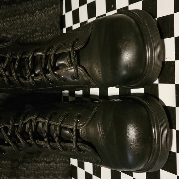 *SOLD* Made in England Dr. Martens Boots - Picture 3 of 12
